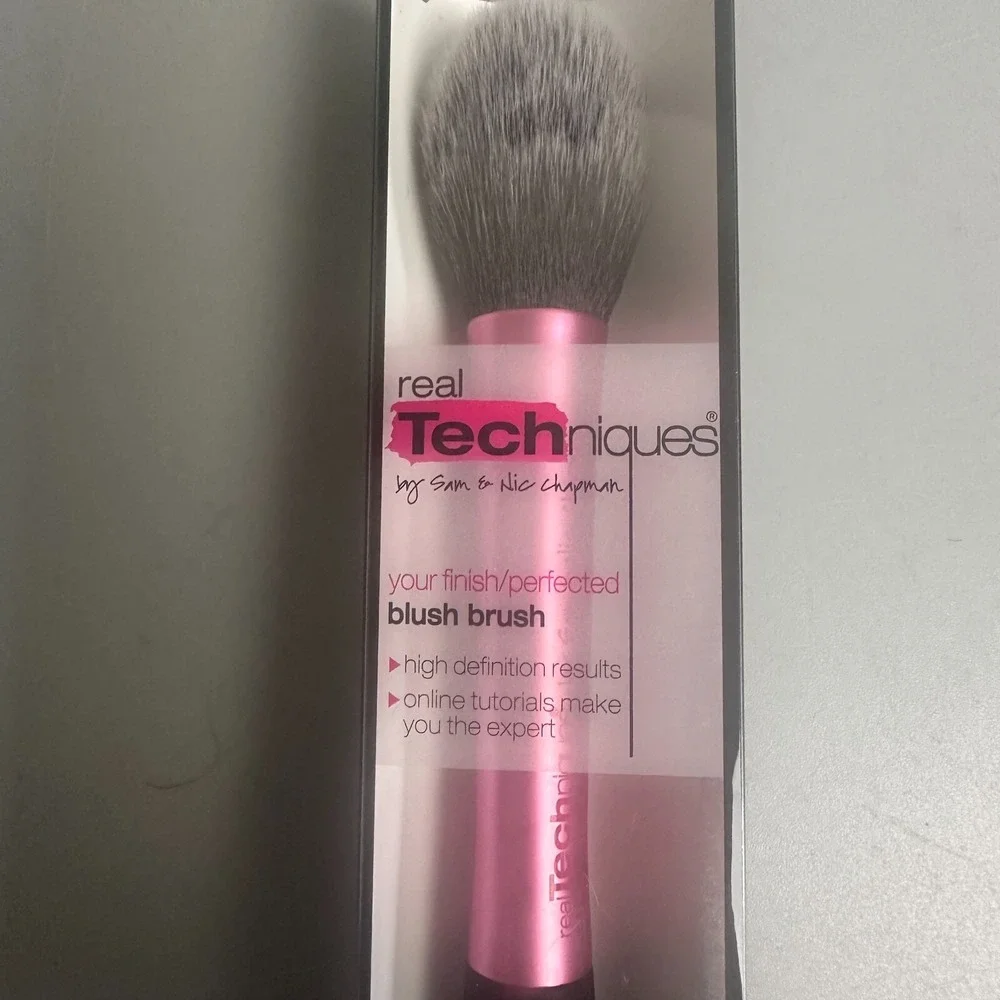 Real Techniques Blush Brush by Sam & Nic Chapman Pink‎ Makeup Tool 1407A NEW
